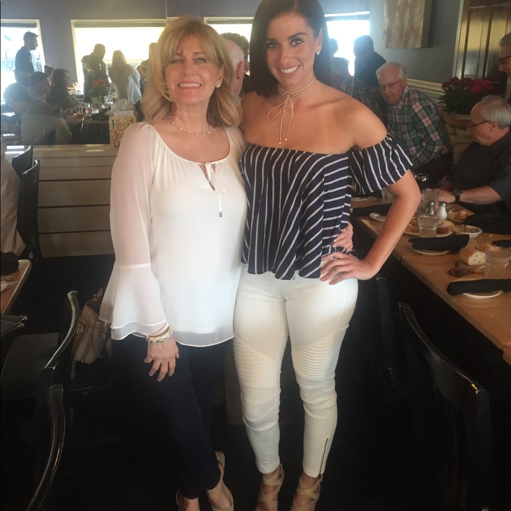 Pin striped flowey top